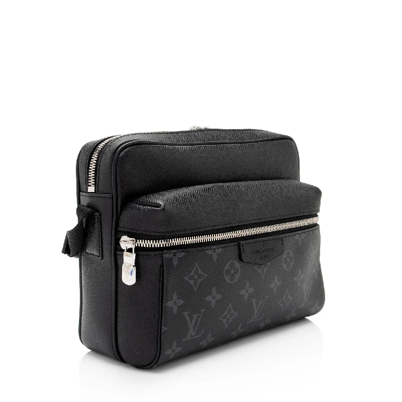 High-quality leather messenger bagsLouis Vuitton Monogram Eclipse Taiga Leather Outdoor Messenger Bag (UR0YAs)