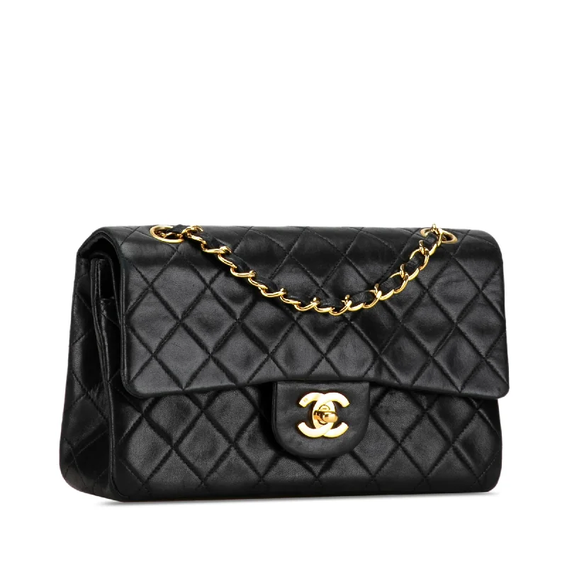 Vintage-inspired handbagsChanel Small Classic Lambskin Double Flap (wzVZB4)