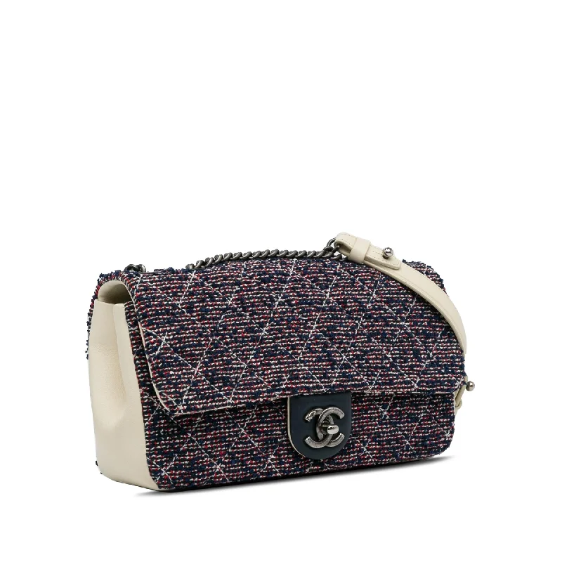 Sustainable fashion bagsChanel Small Classic Tweed Flap Bag (j8wOZn)