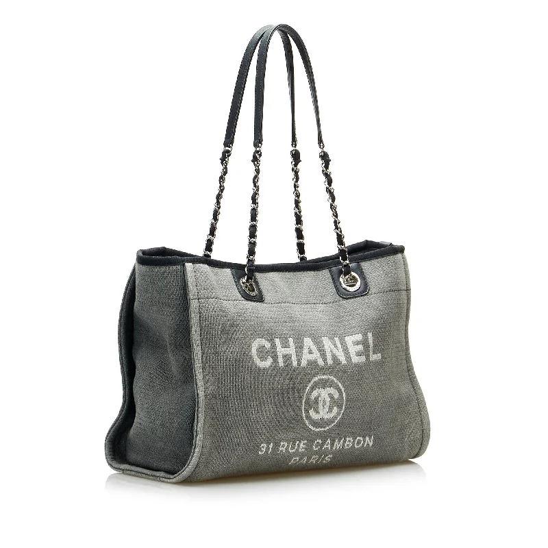 Best bags for weekend getawaysChanel Small Deauville Tote Bag (iAZcBg)